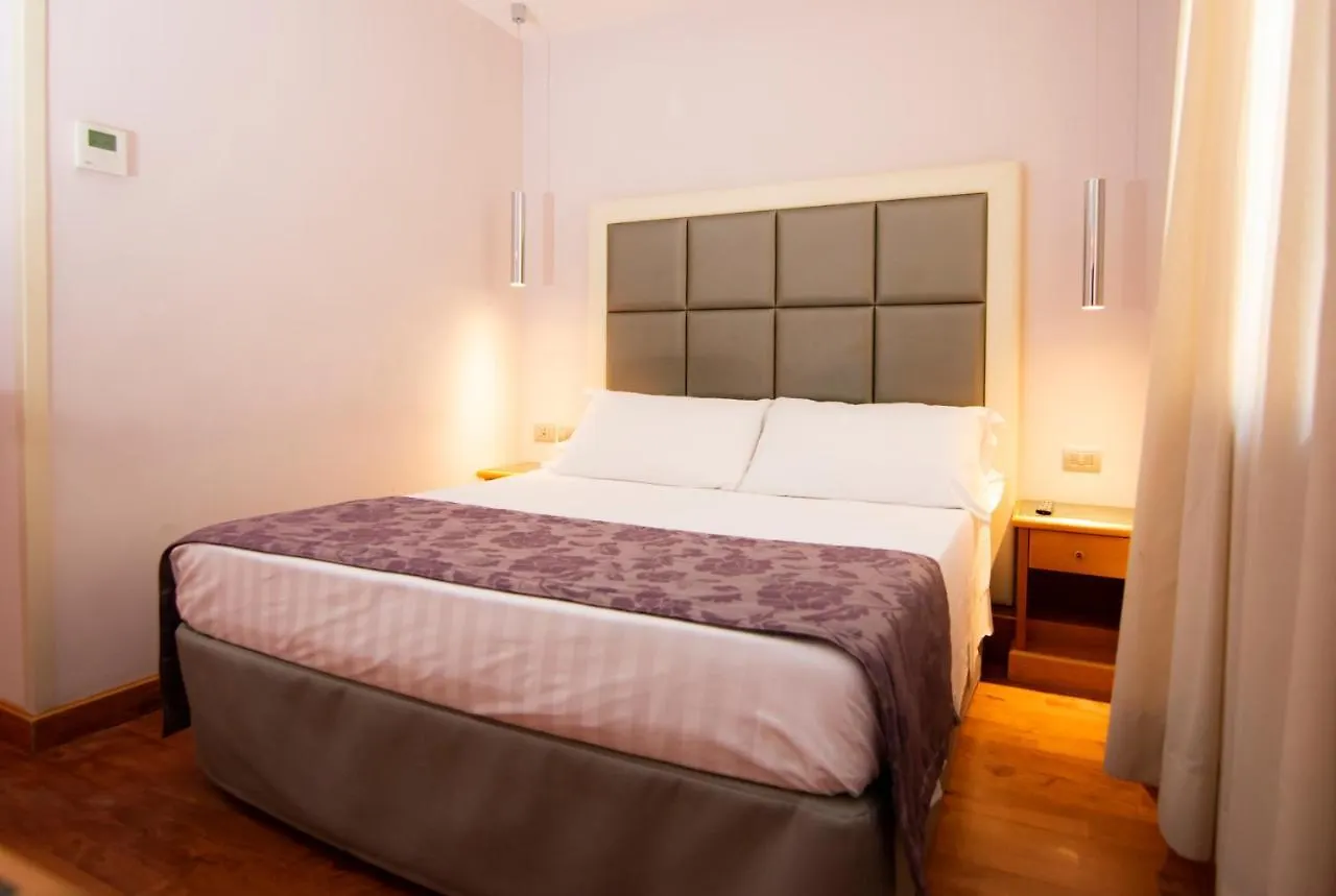 Hotel Vibe Nazionale Roma 3*,