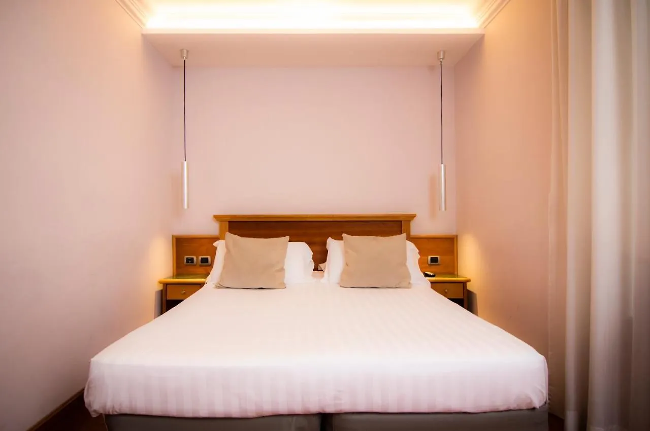 Hotel Vibe Nazionale Roma 3*,  Italia