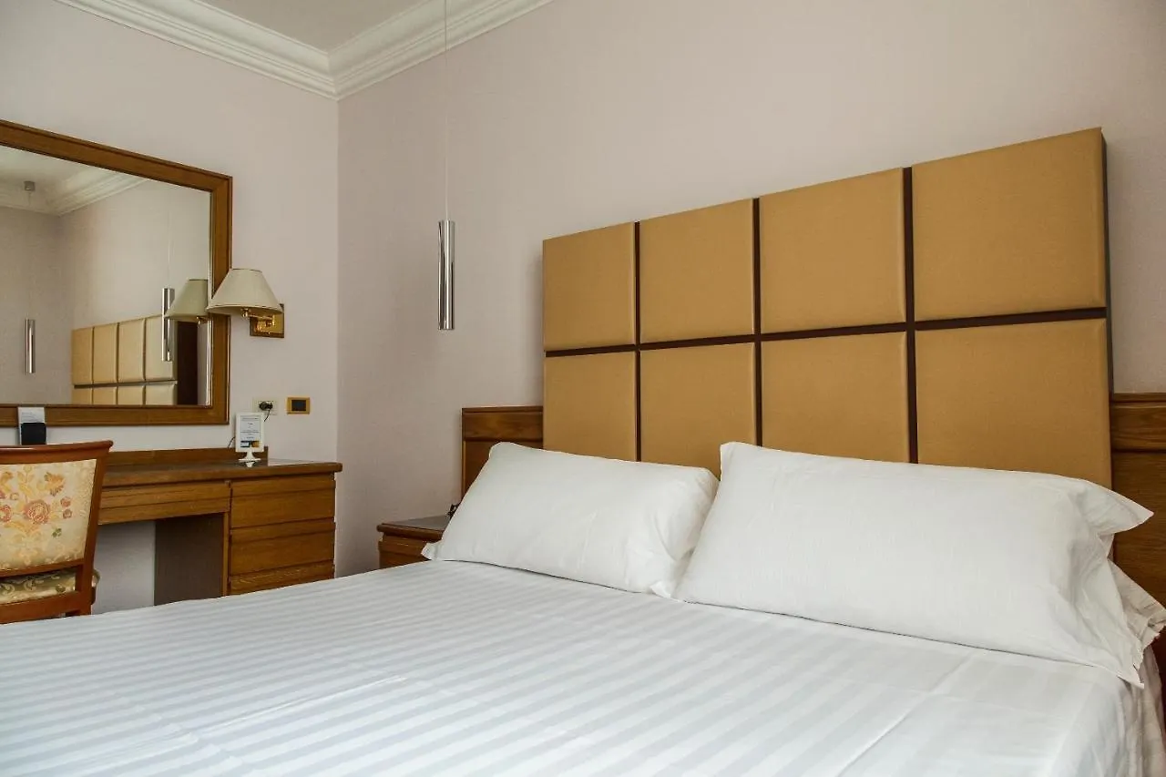 Vibe Nazionale Hotel Roma 3*,