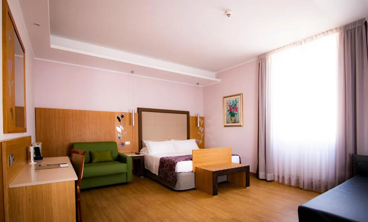 Hotel Vibe Nazionale Roma 3*,
