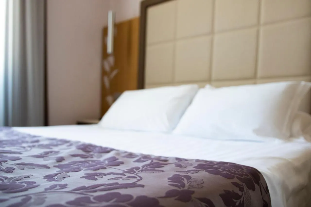Hotel Vibe Nazionale Řím 3*,