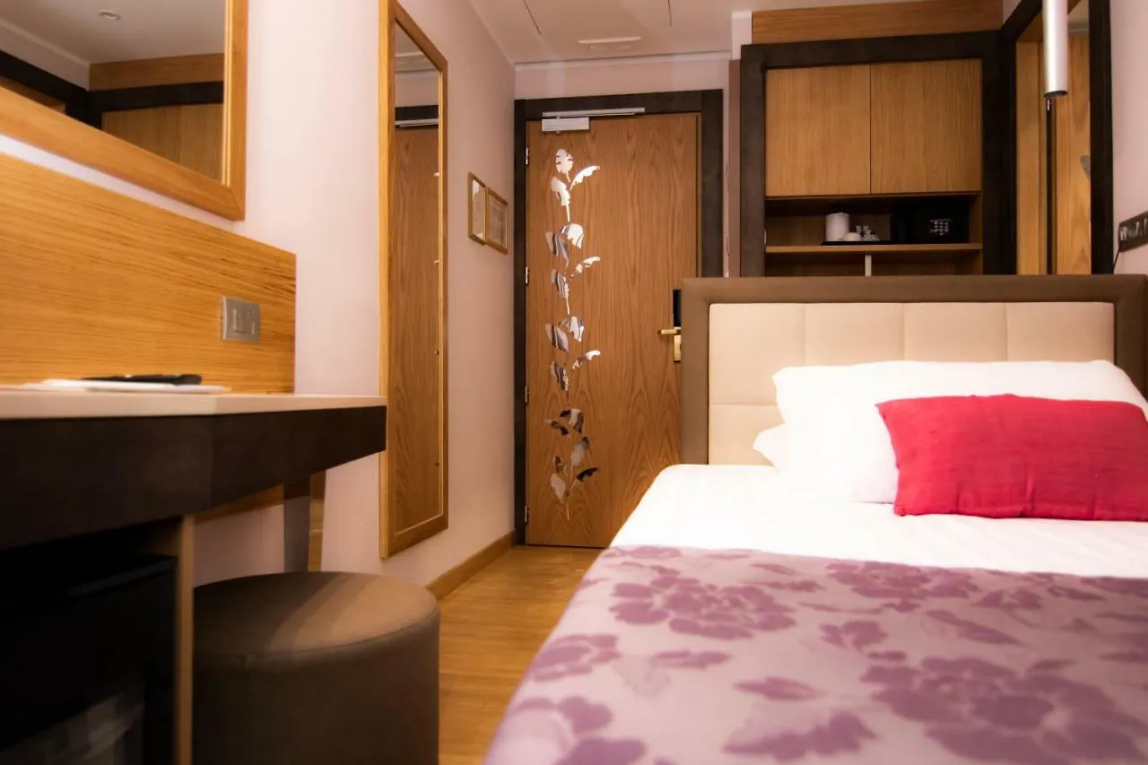 Hotel Vibe Nazionale Řím 3*,  Itálie